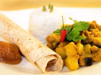Indisches Curry mit Kartoffeln, Auberginen und Kichererbsen